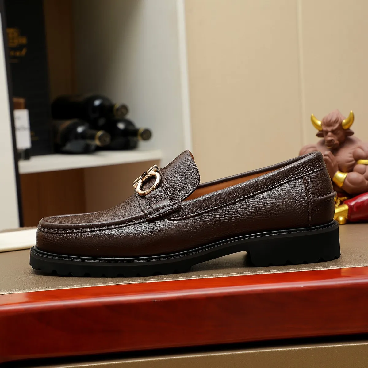 Men's shoes 💰440 Ferragamo [Ferragamo] top imported suit men's shoes 💯Original copy of the official website, product materials: selected imported embossed calfskin + luxury hardware buckle accessories ~ imported water-dyed cow 🐂 leather lining. Strong three-dimensional visual effect, original combination outsole, multiple colors available😘 Size: 39-44 (38.45.46. Customized)